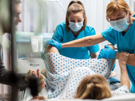 Kedy môže sestra a pôrodná asistentka poskytnúť ošetrovateľskú starostlivosť bez súhlasu pacienta (neodkladná ZS, ochranné liečenie, nákazlivá choroba, detencia)?